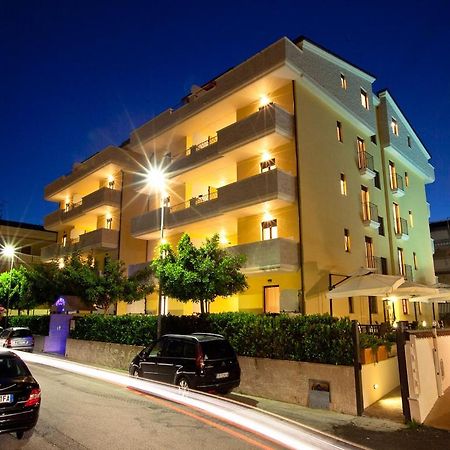 Residence La Guirita Tortoreto ภายนอก รูปภาพ