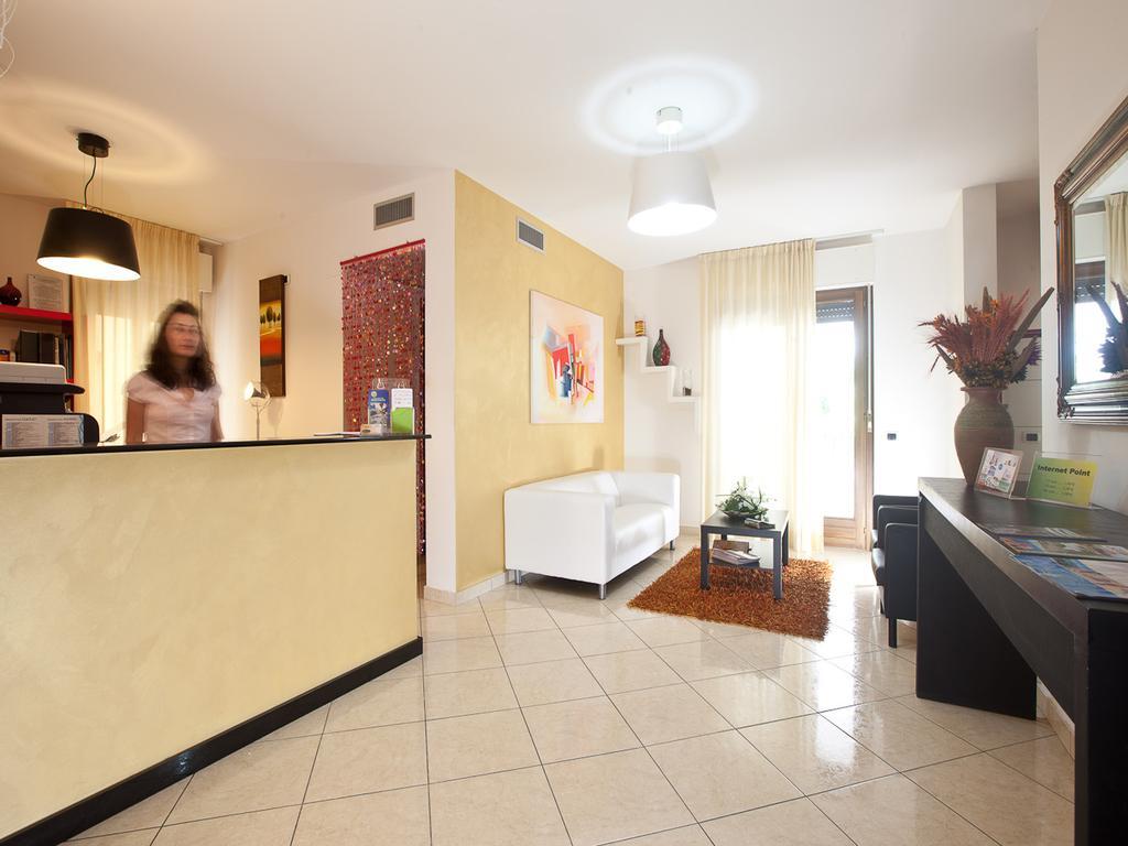 Residence La Guirita Tortoreto ภายนอก รูปภาพ